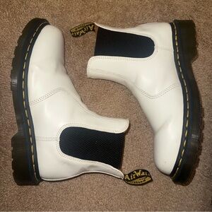 CHELSEA BOOTS DR. MARTENS